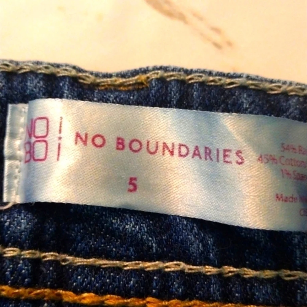 🔥 No boundaries skinny jeans juniors jeans size 5 🔥5$ if you get Bunddle 🔥